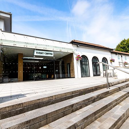 Crowne Plaza Gerrards Cross By Ihg Hotel Beaconsfield Exterior photo