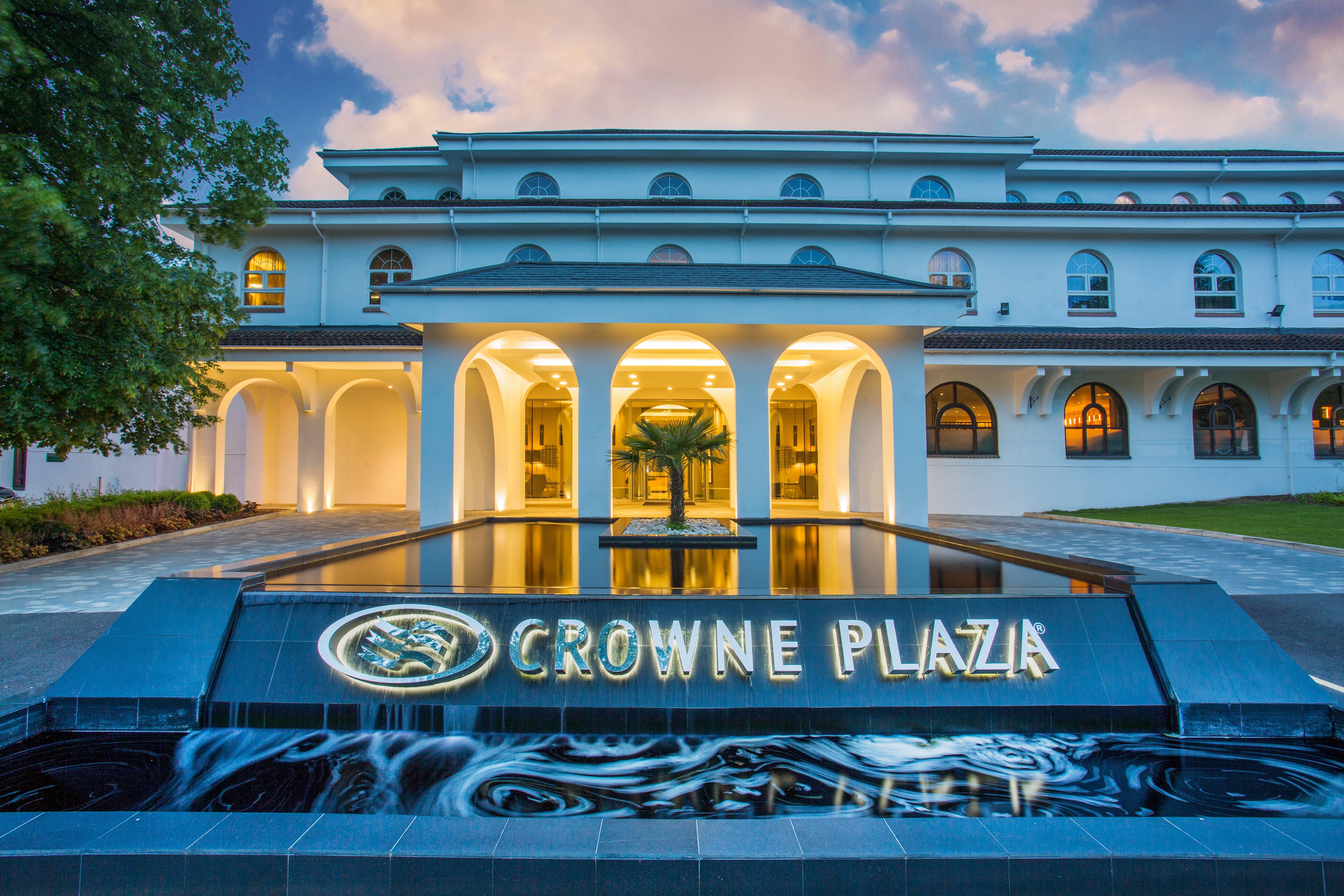 Crowne Plaza Gerrards Cross By Ihg Hotel Beaconsfield Exterior photo