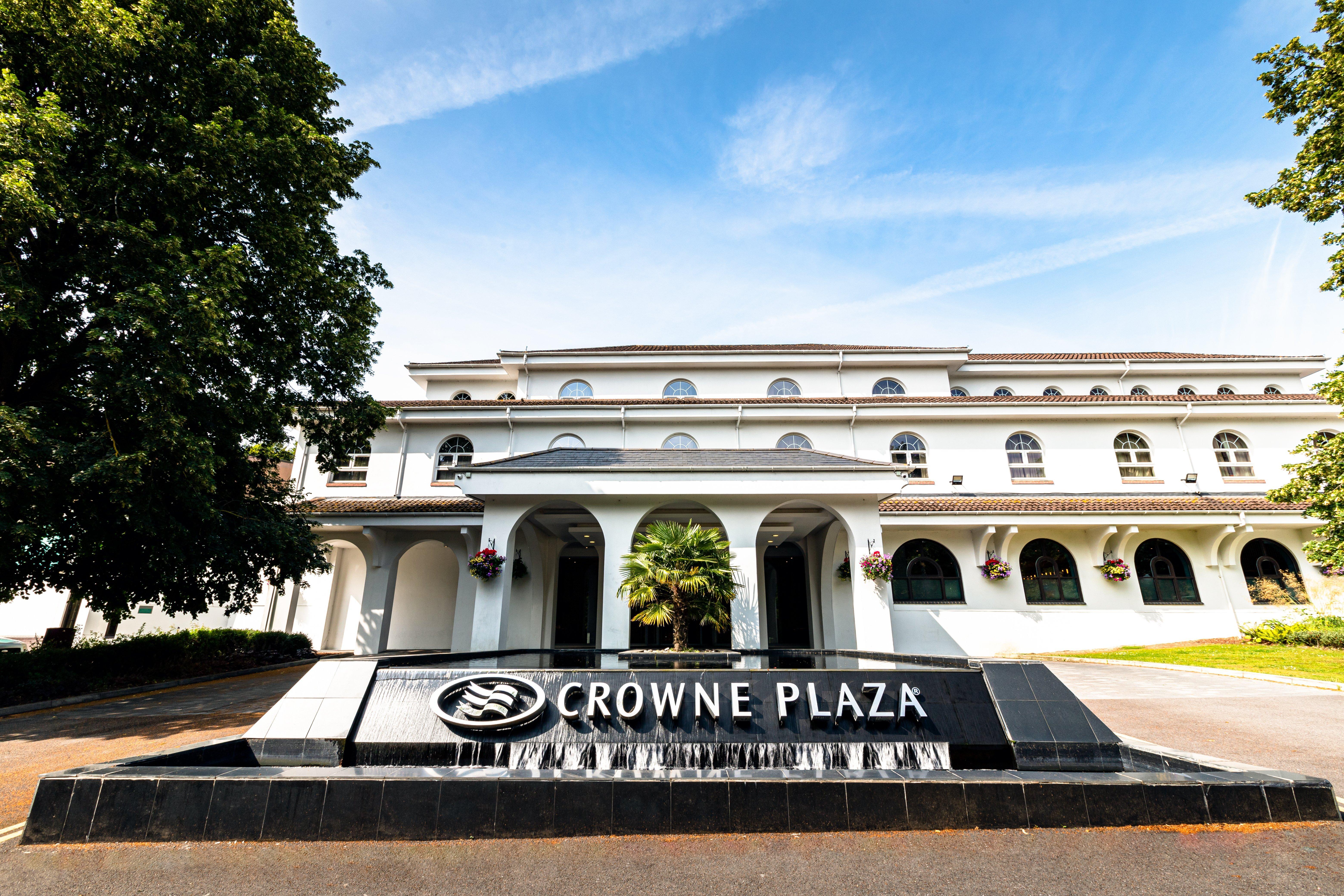 Crowne Plaza Gerrards Cross By Ihg Hotel Beaconsfield Exterior photo