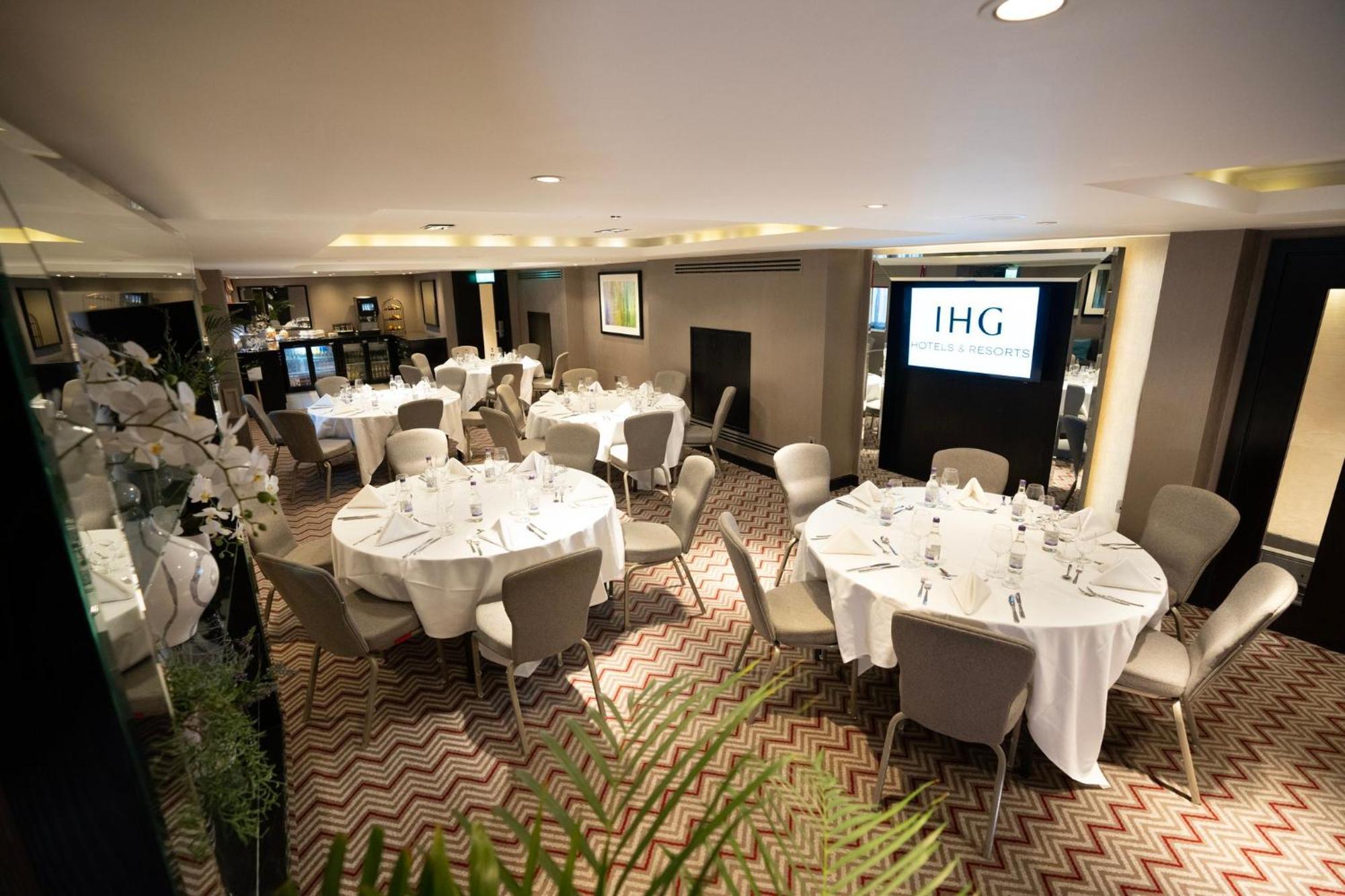 Crowne Plaza Gerrards Cross By Ihg Hotel Beaconsfield Exterior photo