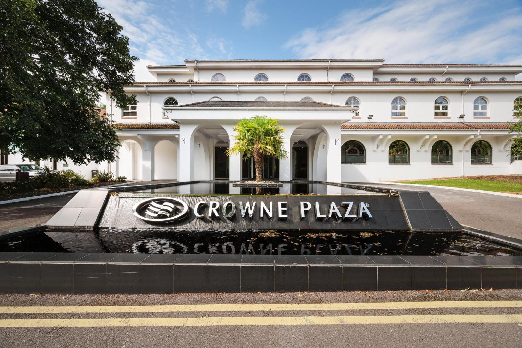 Crowne Plaza Gerrards Cross By Ihg Hotel Beaconsfield Exterior photo